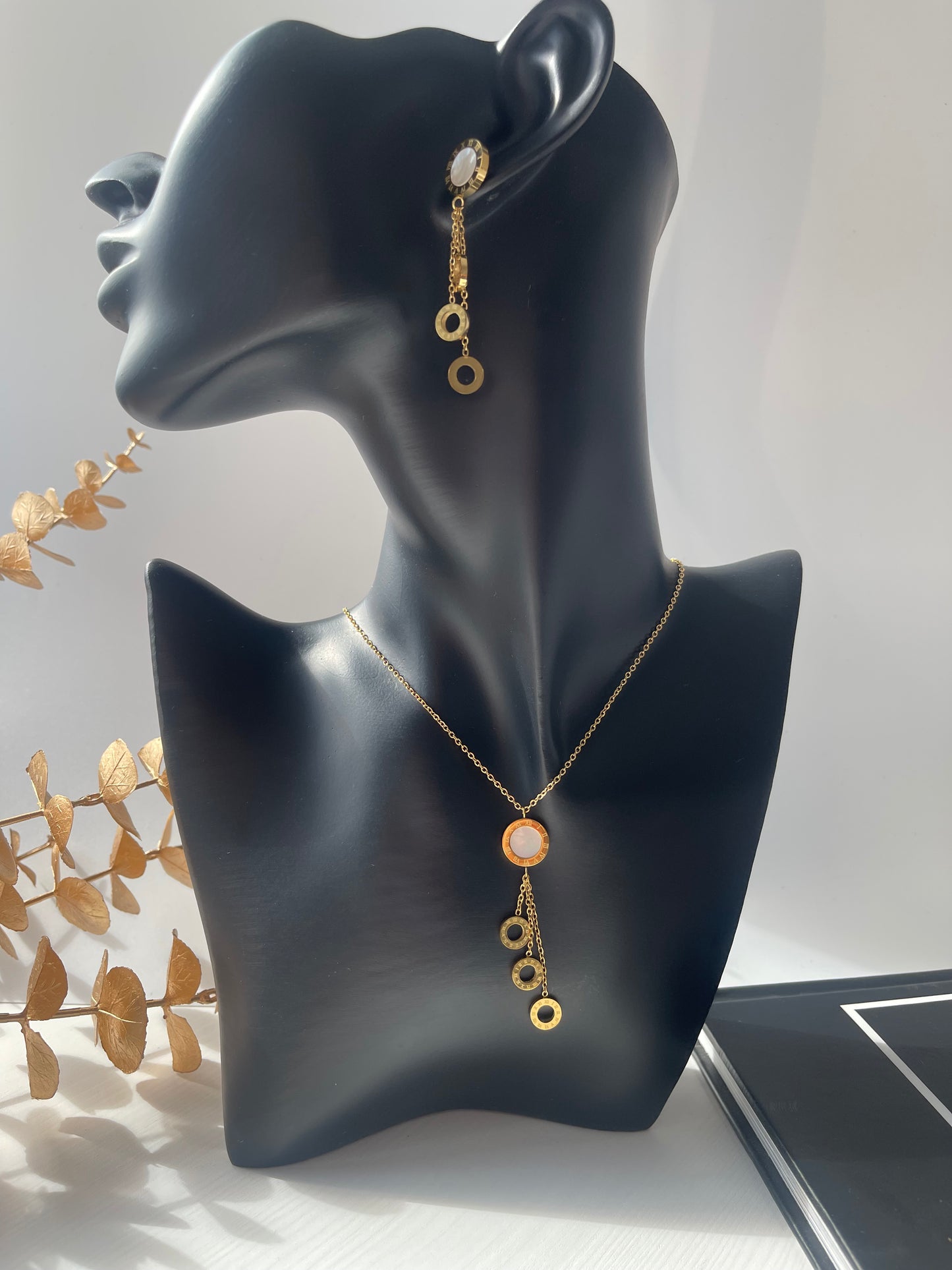 Collier et boucles d'oreilles Bvlgari